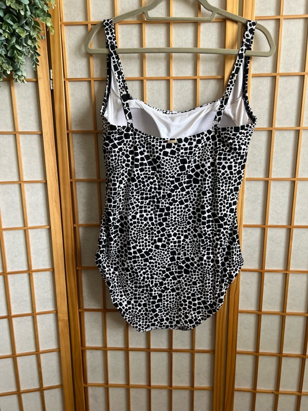 Calvin Klein Black White Ruched One Piece Swimsuit Size 14 Slimming - Picture 3 of 11